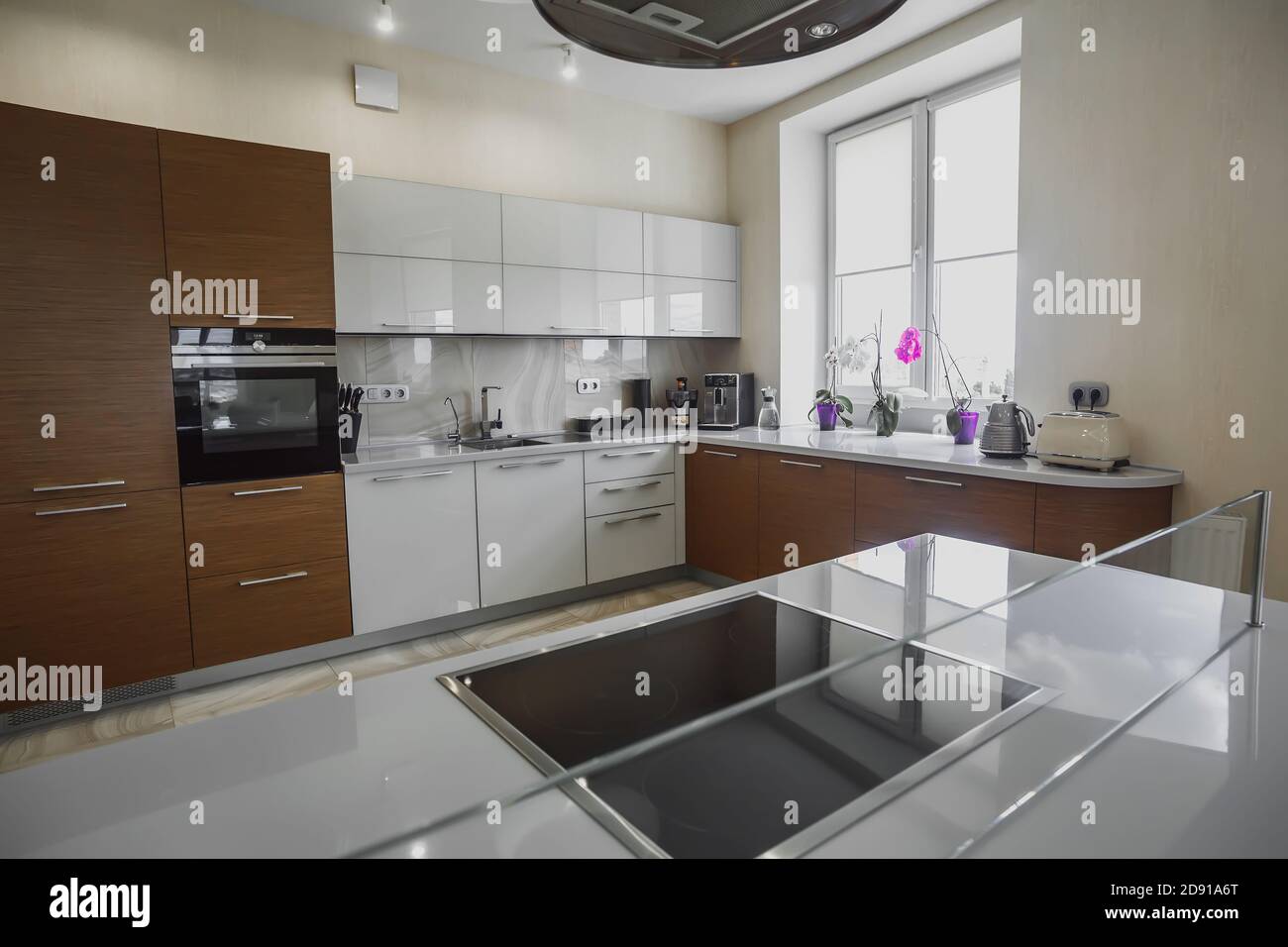 Electric Ceramic Stove Inside The Kitchen Home Interiors Stock Photo -  Download Image Now - iStock