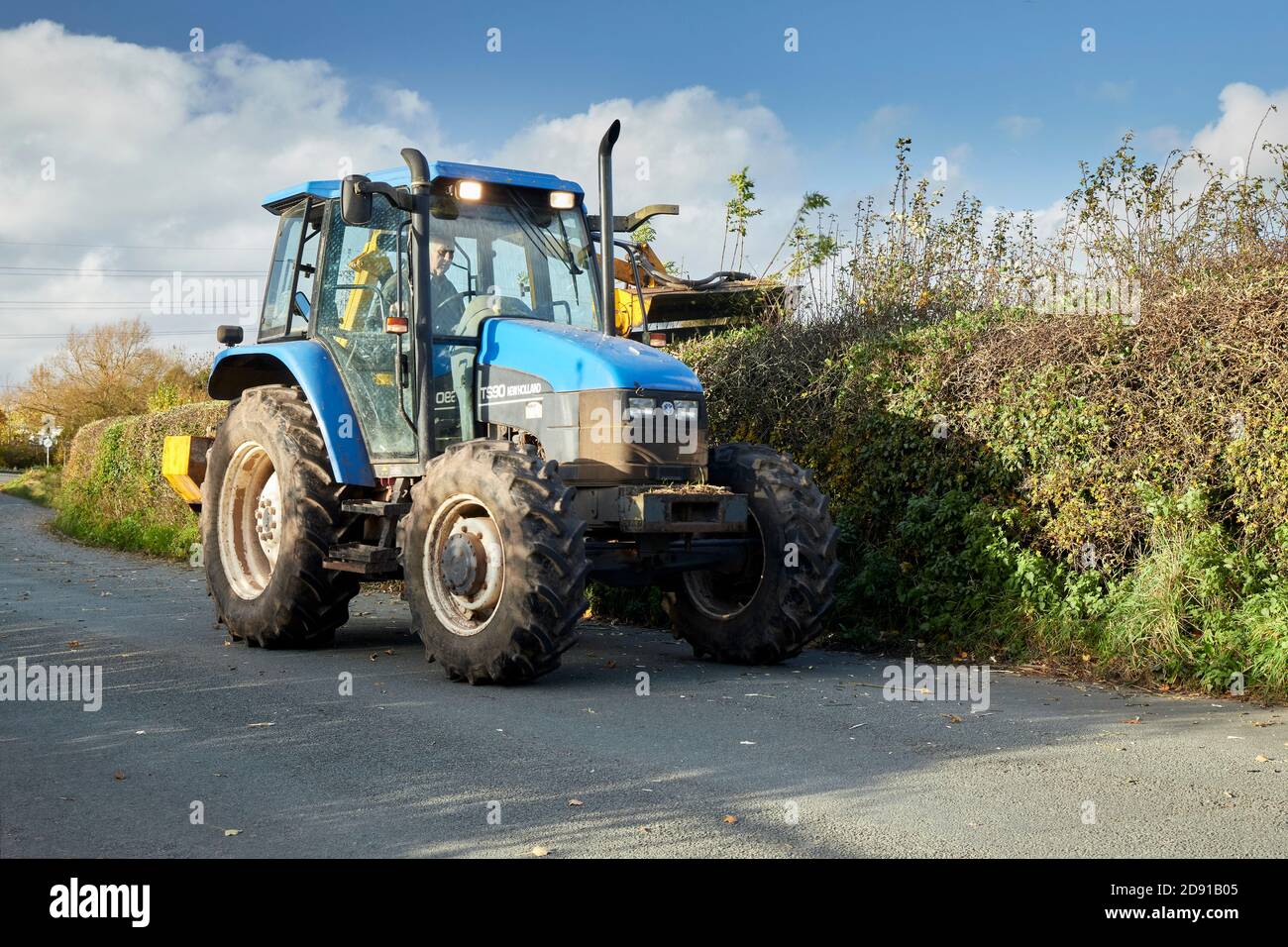 Hedge Cutting with a New Holland TS90 4WD Tractor and Bomford b467 flail mower Stock Photo