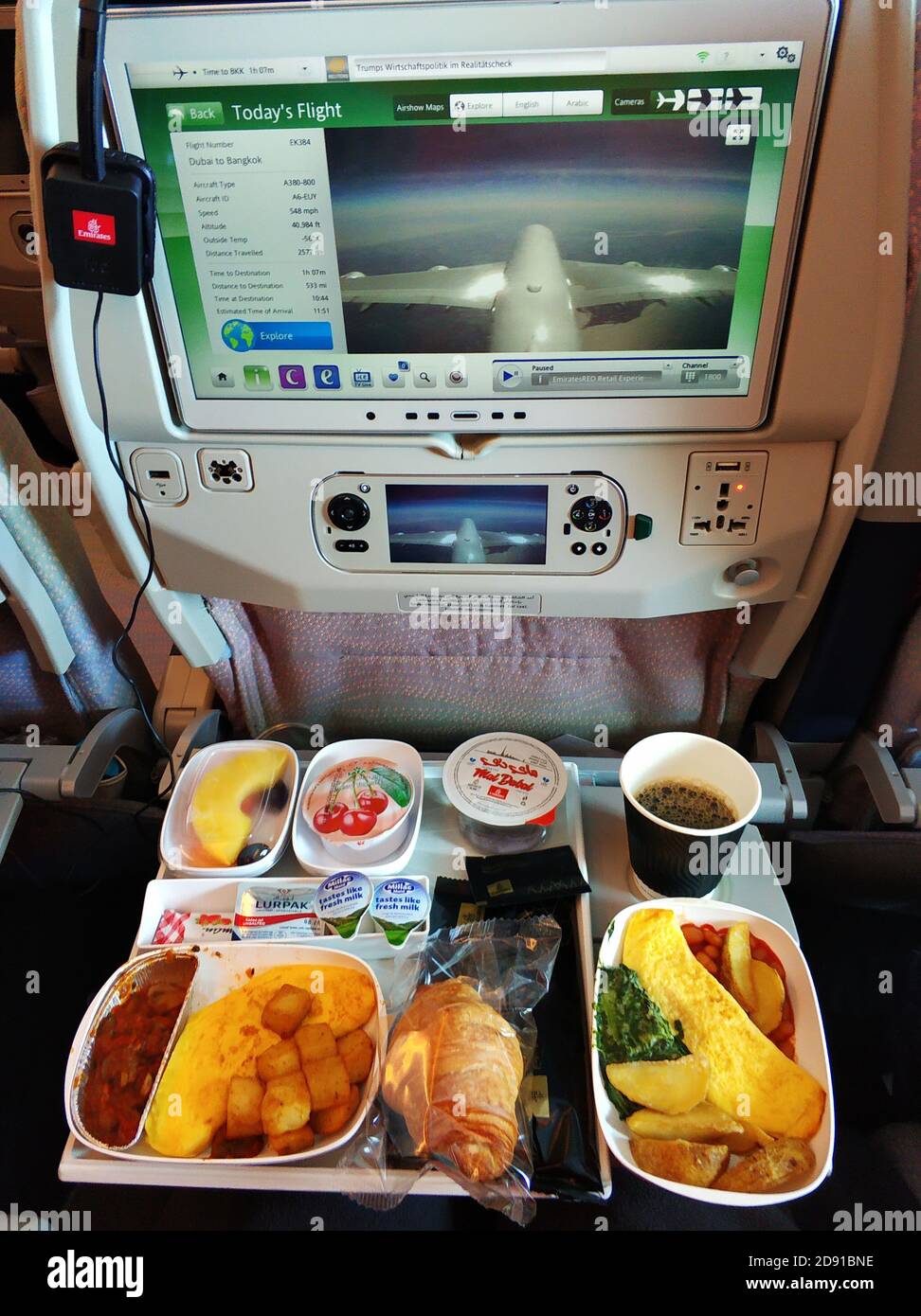 Emirates plane meal hires stock photography and images Alamy