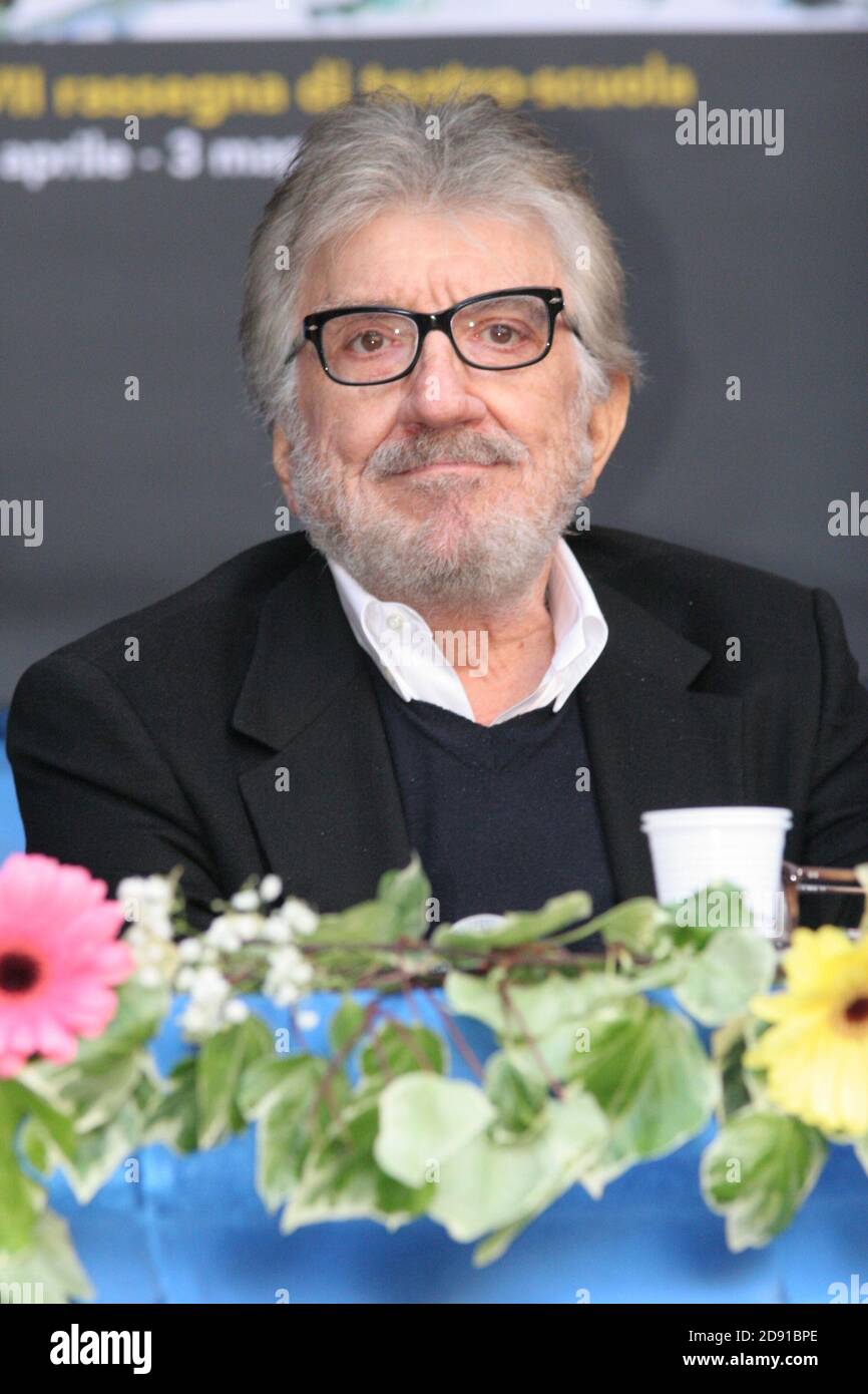Rome, Italy. 24th Apr, 2014. Gigi Proietti, actor, comedian, stand-up comedian, voice actor, television host, director, singer, born in Rome on November 2, 1940, died in Rome on November 2, 2020. File photo April 24, 2014. (Photo by Salvatore Esposito/Pacific Press/Sipa USA) Credit: Sipa USA/Alamy Live News Stock Photo