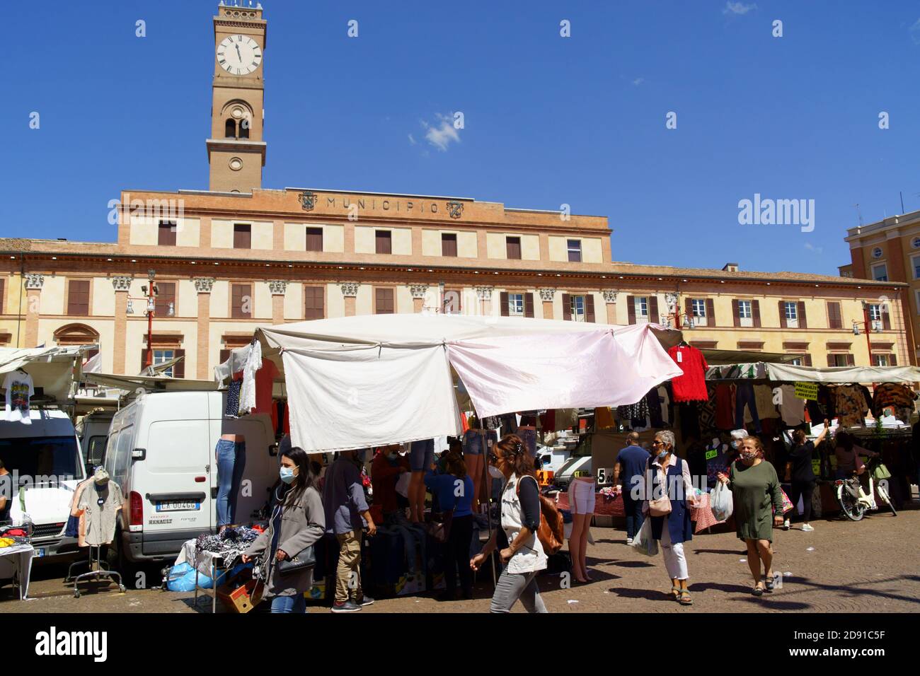 Forlì, Italy - June 1, 2020: Piazza Aurelio Saffi (Aurelio Saffi Square) in downtown during a street market day. A lot of people around wearing protec Stock Photo