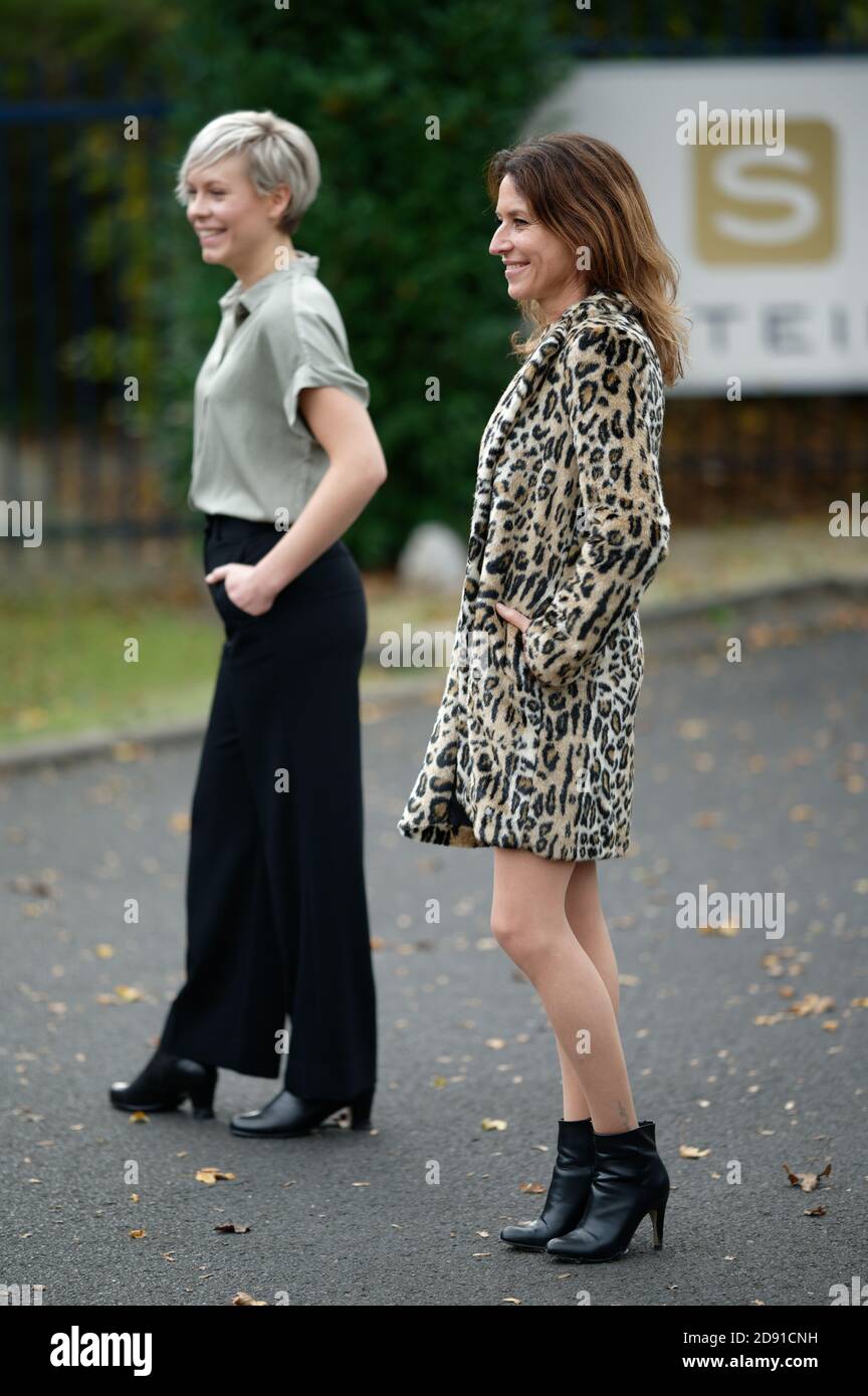 Cologne, Germany. 02nd Nov, 2020. The actresses Jasmin Minz (Kim Bremer, l) and Berrit Arnold (Daniela Bremer) are in the backdrop of the RTL series 'Alles was zählt'. Credit: Henning Kaiser/dpa/Alamy Live News Stock Photo
