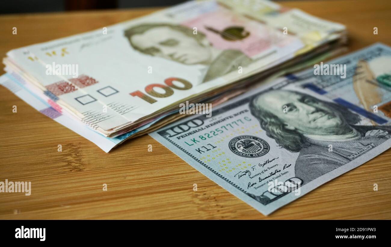 100 долларов сколько украинских гривен