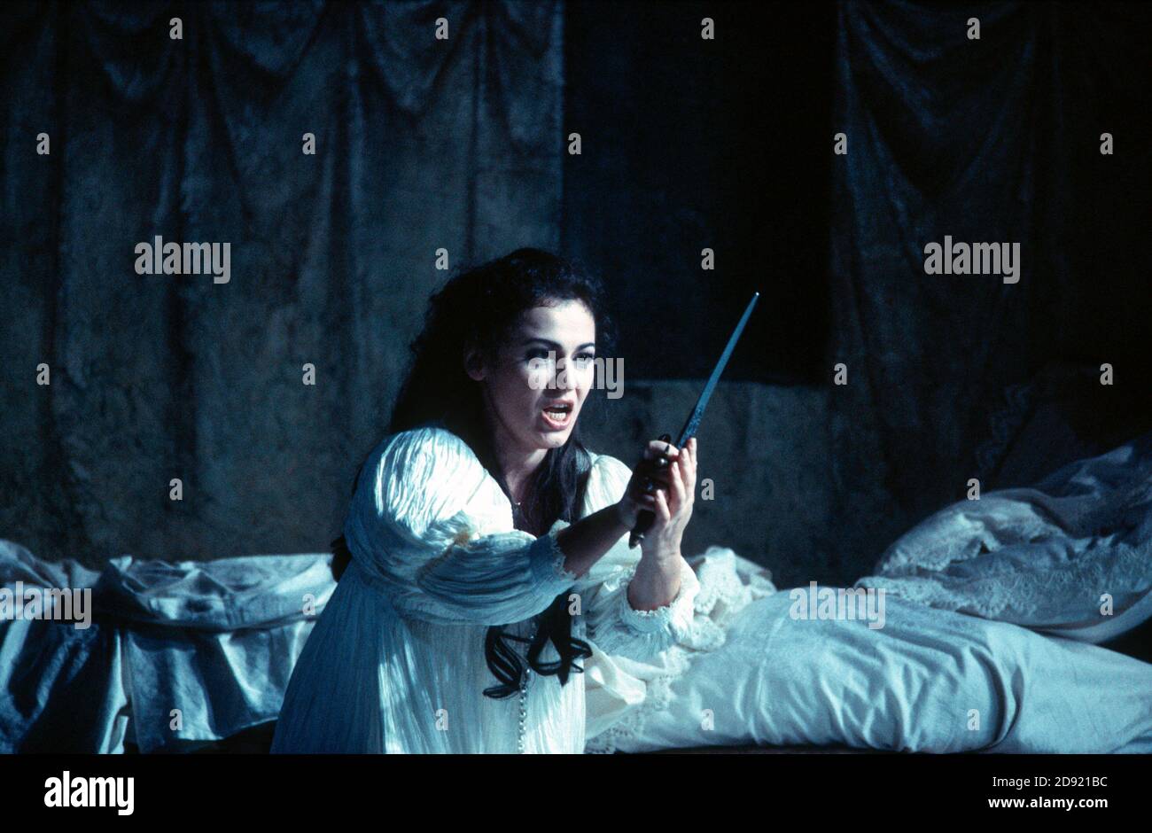 Leontina Vaduva (Juliette) in ROMEO ET JULIETTE at The Royal Opera House, Covent Garden, London WC2  28/10/1994  music: Charles-Francois Gounod  libretto: Jules Barbier & Michel Care after Shakespeare  conductor: Charles Mackerras  design: Carlo Tommasi  lighting: Bruno Boyer  director: Nicolas Joel Stock Photo