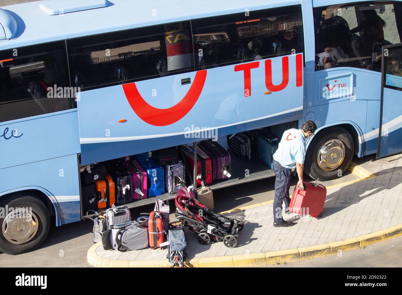 tui-clients-tourists-boarding-coaches-at-gran-canaria-airport-canary