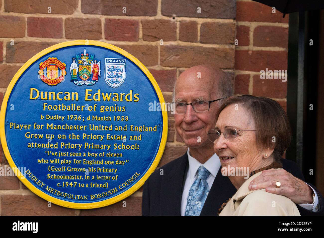 Priory Park Placque Unveiled to celebrate Duncan Edwards 8oth birthday Famous Footballer from Dudley Stock Photo