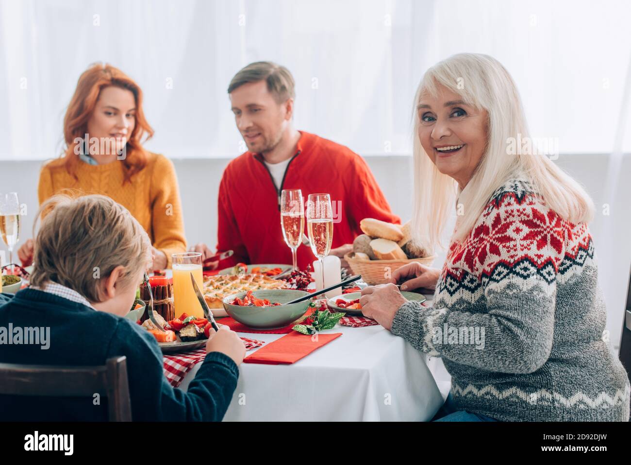 Child setting table for dinner hi-res stock photography and images - Alamy