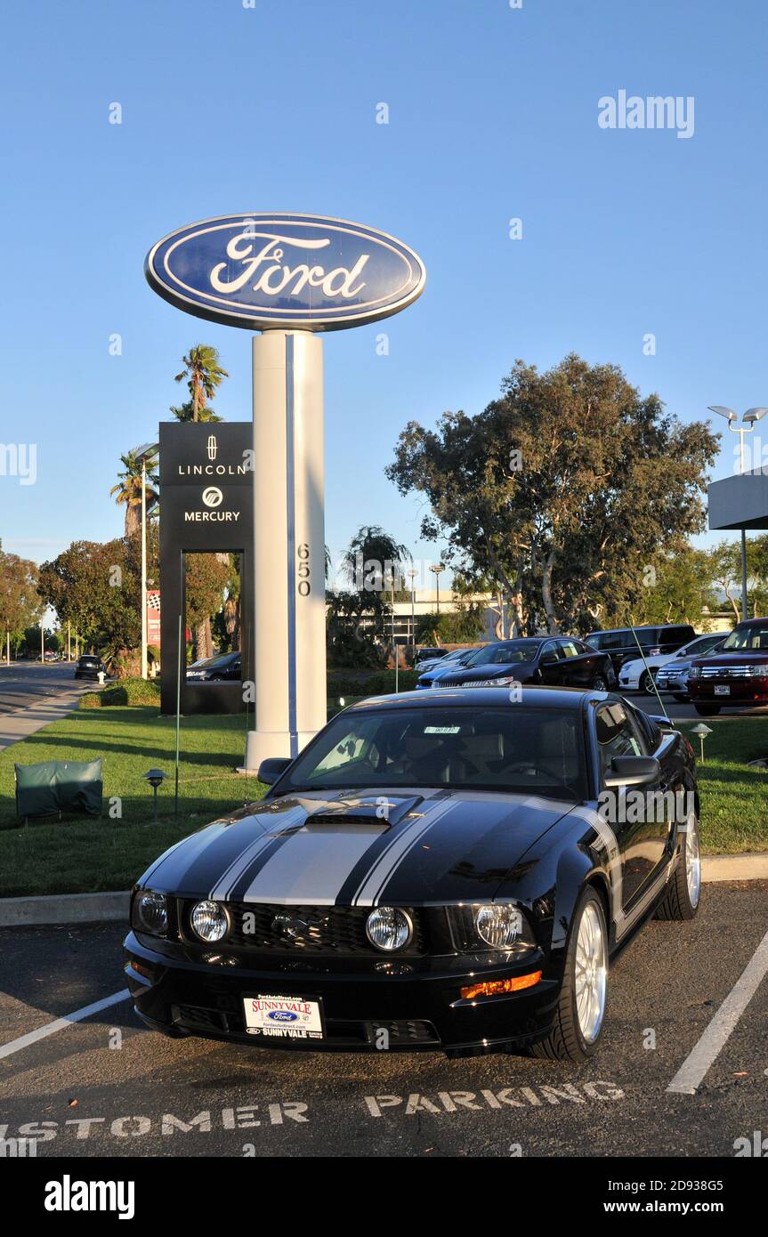 Ford dealership sign hires stock photography and images Alamy