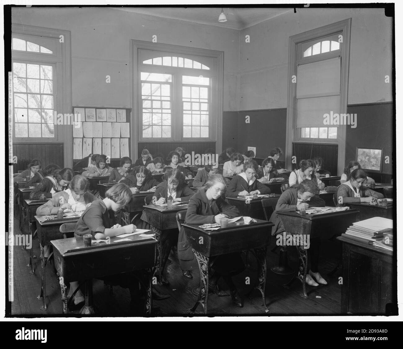 JUNIOR HIGH SCHOOL CLASSROOM Stock Photo Alamy junior-high-school-classroom-stock-photo-alamy