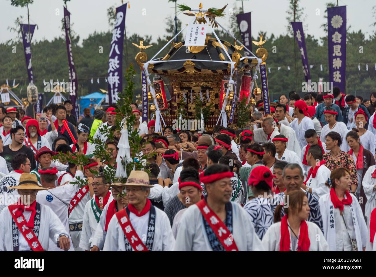 Shinto festival hi-res stock photography and images - Alamy