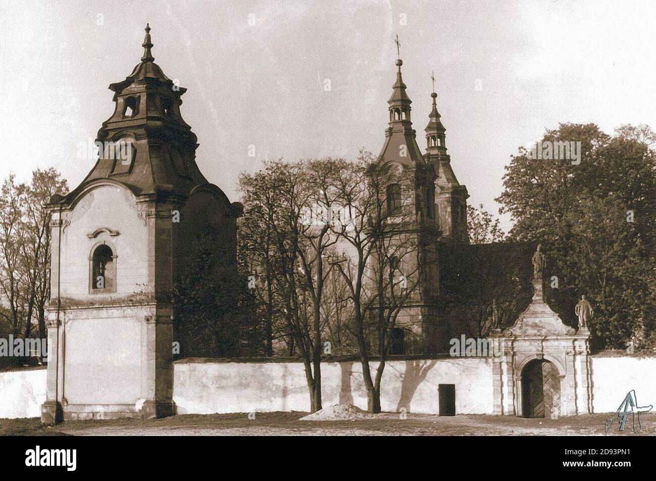 Jędrzejów. Opactwo cystersów. Dzwonnica, główna brama i kościół klasztorny. Stock Photo