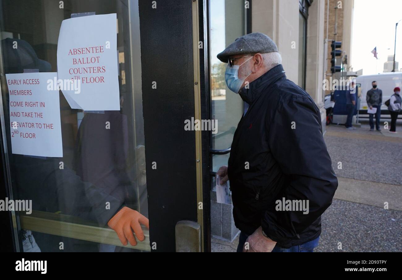 St. Louis, United States. 02nd Nov, 2020. A voter enters the St. Louis Board of Elections office to cast his vote, in St. Louis on Monday, November 2, 2020. The 2020 general election is proving to break records in absentee and mail-in voting throughout the St. Louis Region.Photo by Bill Greenblatt/UPI Credit: UPI/Alamy Live News Stock Photo