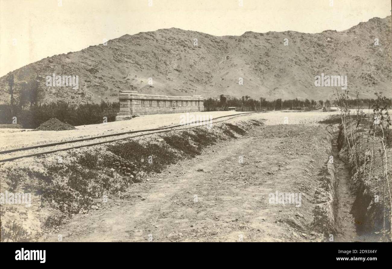 Kabul–Darulaman Tramway. Eisenbahngleis nach dem ersten Regen Gleise, unterwegs nach den ersten Regentagen (Verlegung des Gleises, wie es nicht gemacht werden soll). Afghanistan. Stock Photo