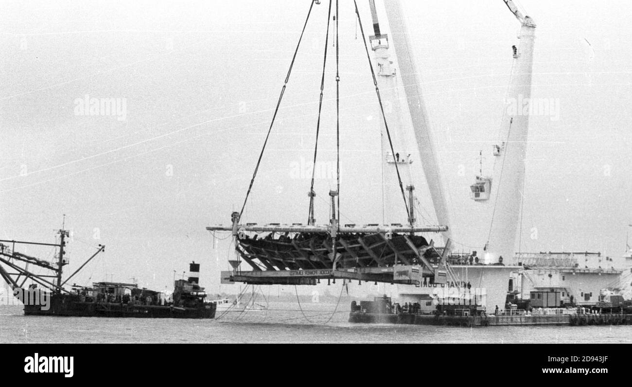 THE MARY ROSE IS RAISED FROM THE SEA BED OFF PORTSMOUTH, . PORTSMOUTH
