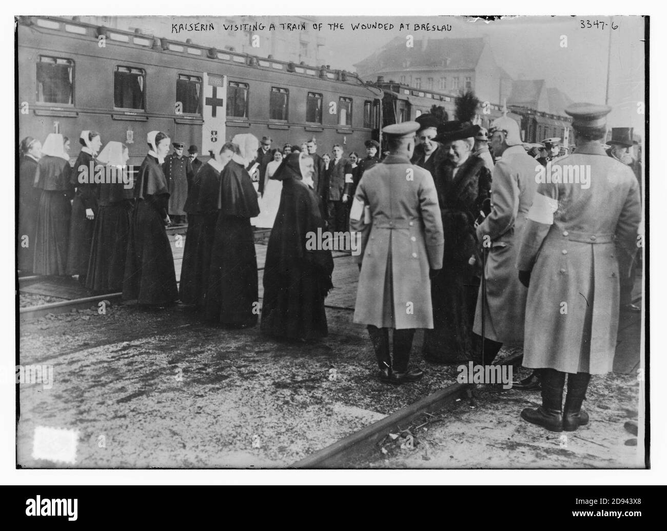 Kaiserin visiting a train of the wounded at Breslau Stock Photo