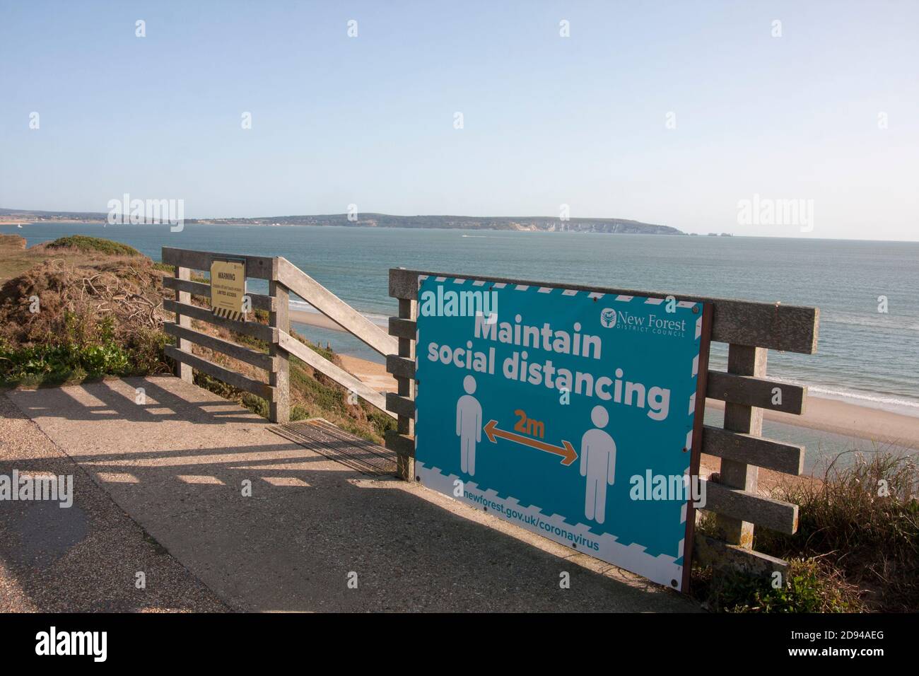 Maintain social distancing sign hi-res stock photography and images - Alamy