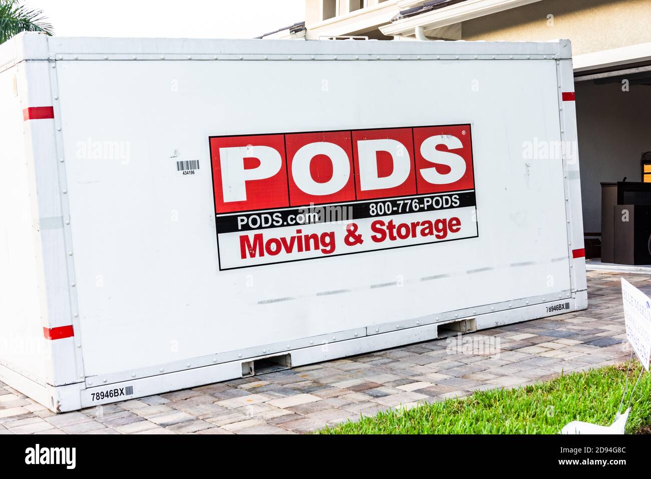 Pods moving storage container hires stock photography and images Alamy