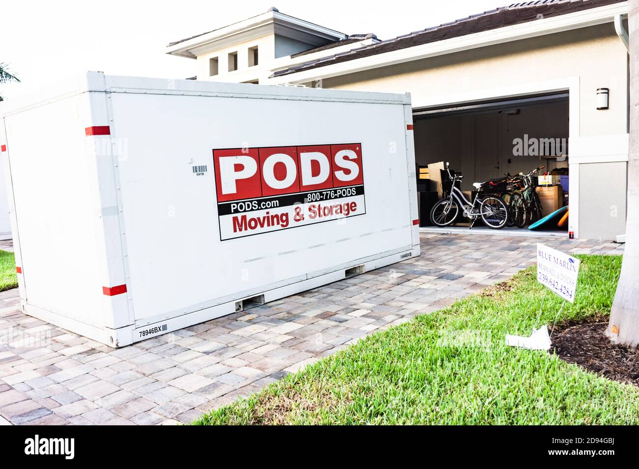 Pods moving storage container hires stock photography and images Alamy