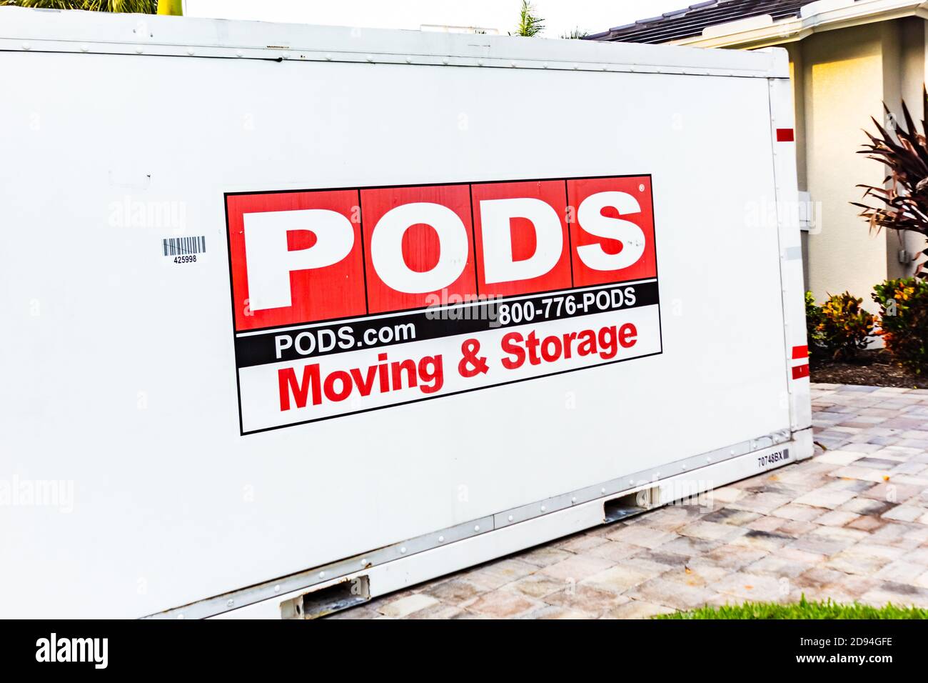 Pods moving storage container hires stock photography and images Alamy