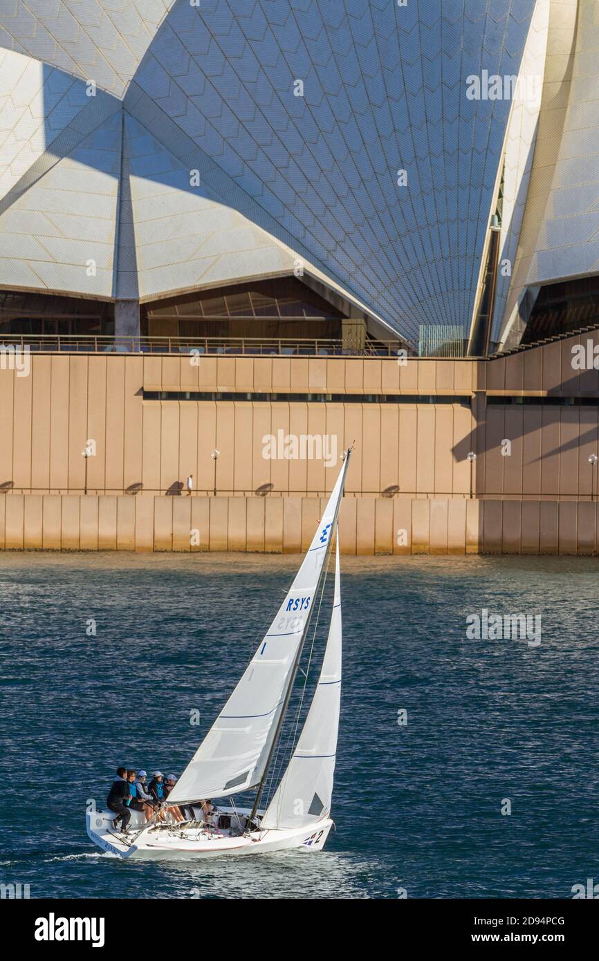 A sailing boat on Farm Cove in Sydney Harbour at Sydney Opera House in ...