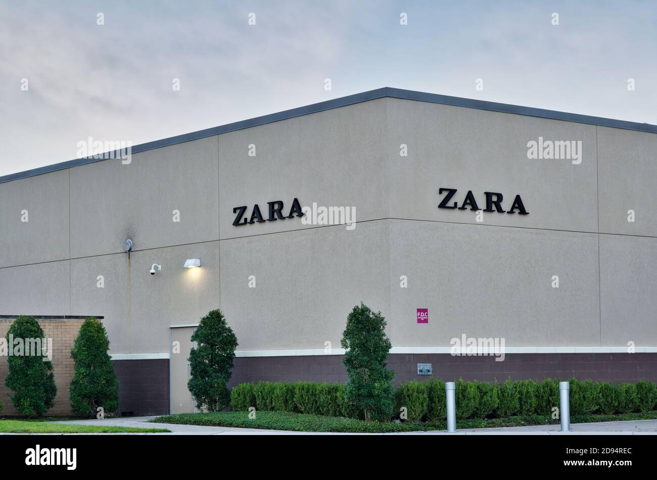 Houston, Texas/USA 10/23/2020: Zara clothing store exterior in Willowbrook  Mall, Houston TX Stock Photo - Alamy