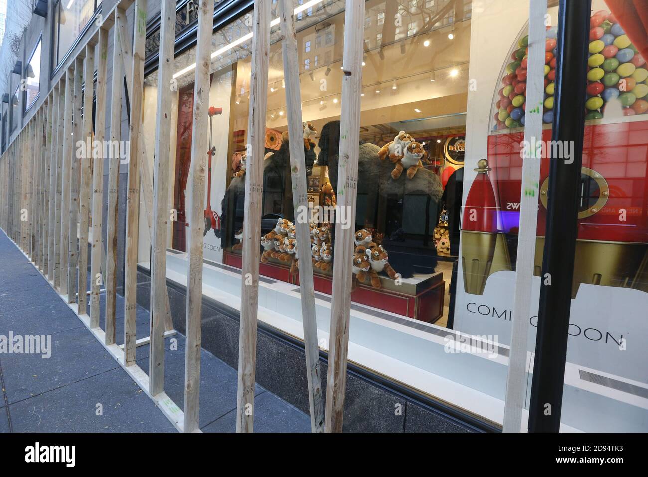 November 2, 2020, New York, NY, USA: Nov 2, 2020 : New York Stores prepare for possible unrest surrounding election day. The FAO Schwartz Store  at Rockefeller Center is boarded up, (Credit Image: © Dan Herrick/ZUMA Wire) Stock Photo