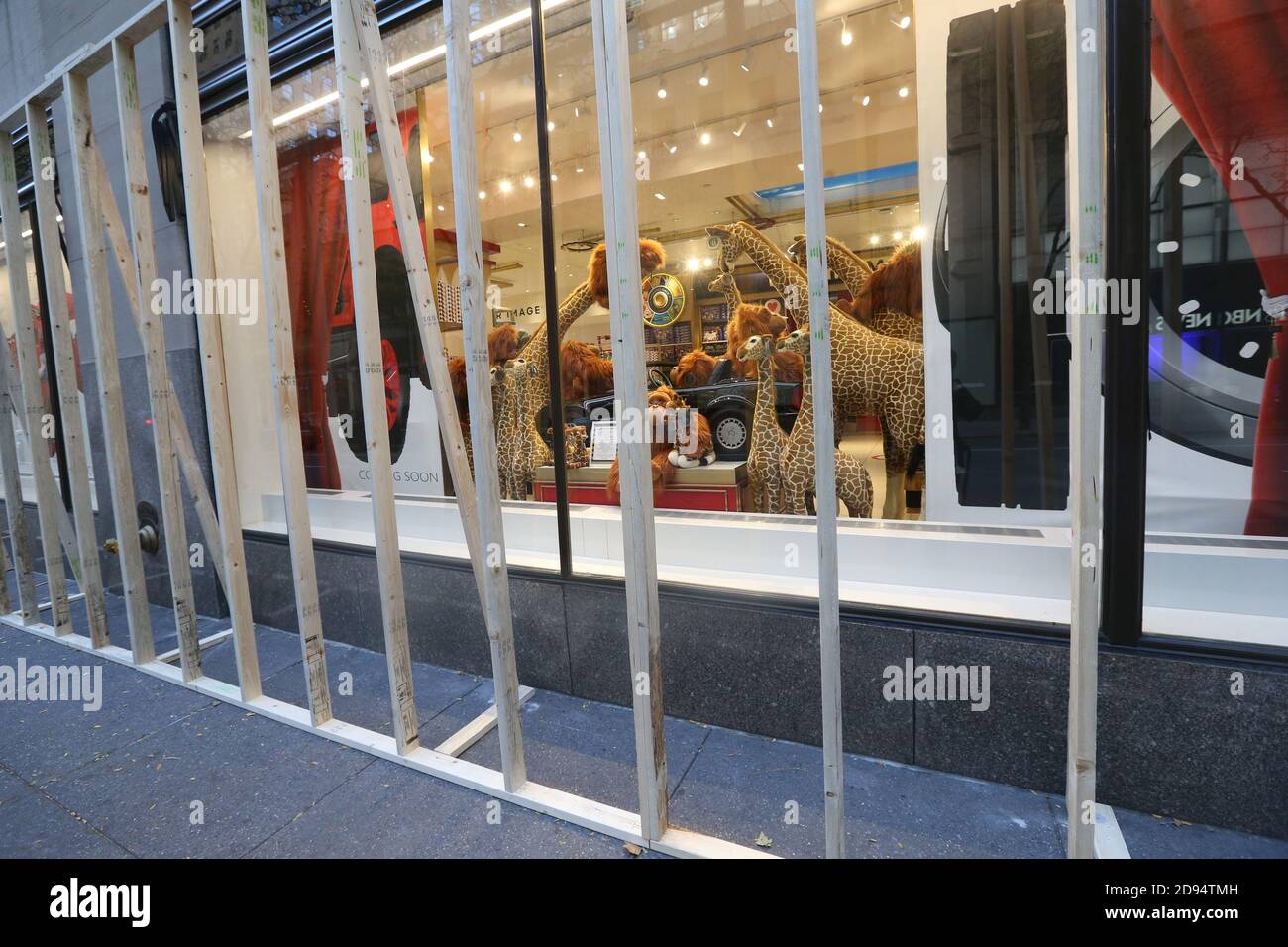 November 2, 2020, New York, NY, USA: Nov 2, 2020 : New York Stores prepare for possible unrest surrounding election day. The FAO Schwartz Store  at Rockefeller Center is boarded up, (Credit Image: © Dan Herrick/ZUMA Wire) Stock Photo