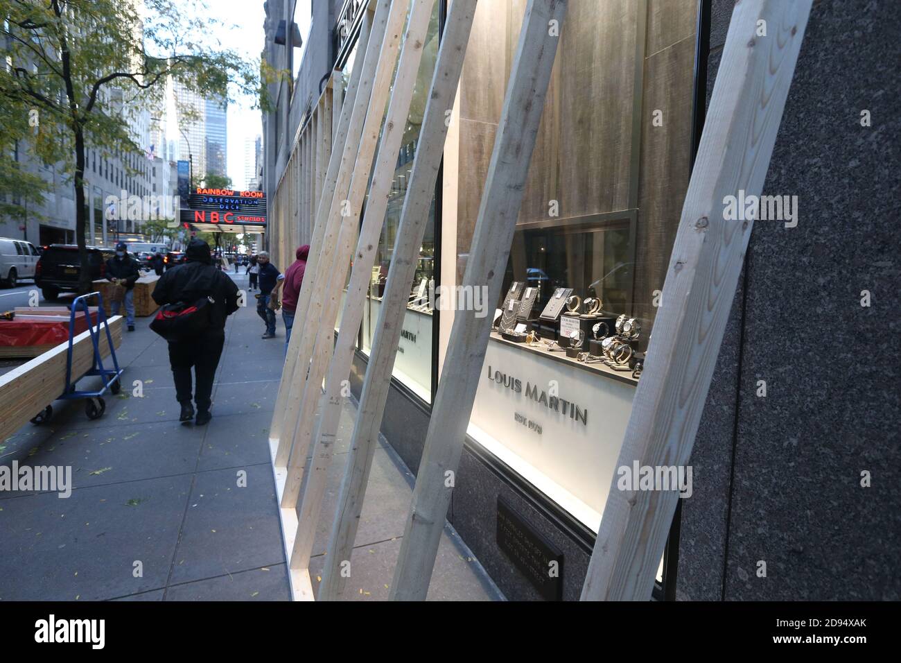 New York, NY, USA. 2nd Nov, 2020. Nov 2, 2020 : New York Stores prepare for possible unrest surrounding election day. Workers board up Louis Martin Jewelers to prevent looting and vandalism. Credit: Dan Herrick/ZUMA Wire/Alamy Live News Stock Photo