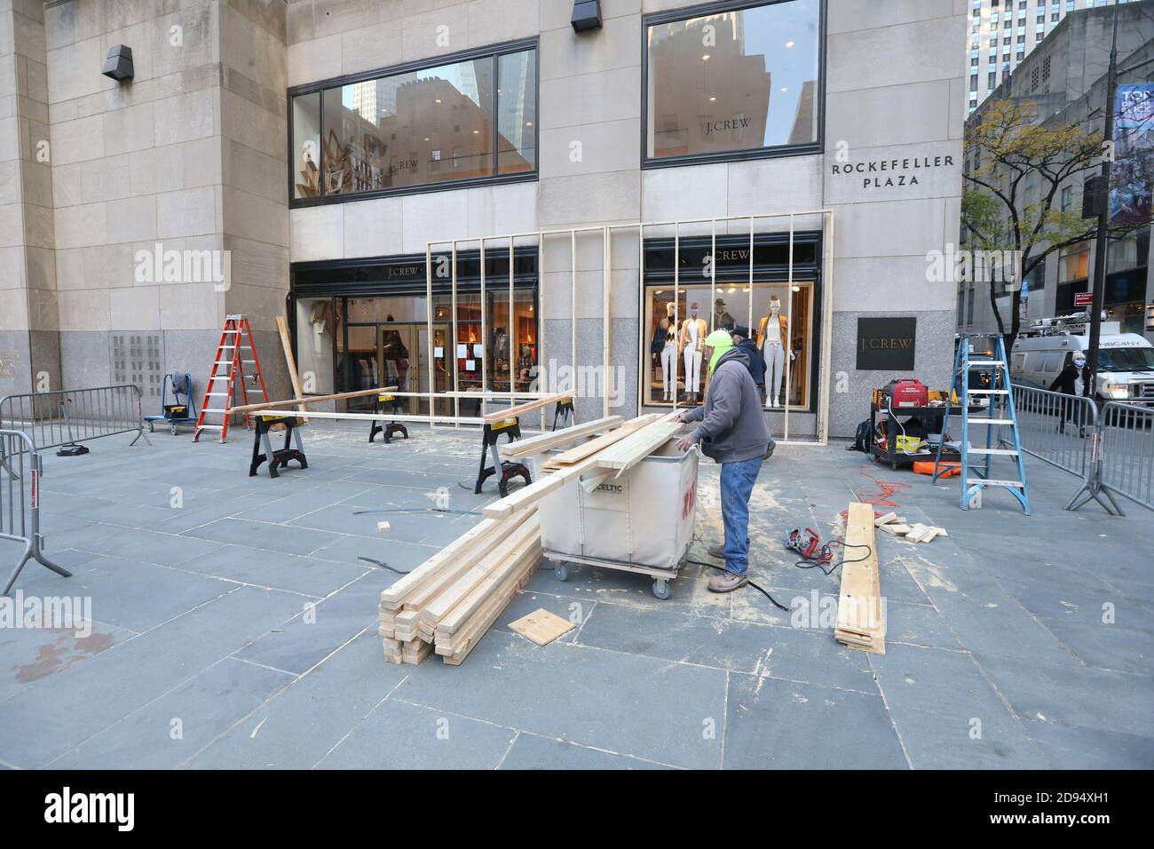 New York, NY, USA. 2nd Nov, 2020. Nov 2, 2020 : New York Stores prepare for possible unrest surrounding election day. The J Crew Store at Rockefeller Center is boarded up, Credit: Dan Herrick/ZUMA Wire/Alamy Live News Stock Photo