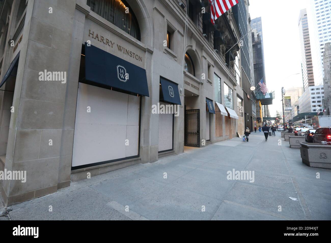 New York, NY, USA. 2nd Nov, 2020. Nov 2, 2020 : New York Stores prepare for possible unrest surrounding election day. Harry Winston Jewelers on 5th Avenue boarded up to prevent looting and vandalism on election day. Credit: Dan Herrick/ZUMA Wire/Alamy Live News Stock Photo
