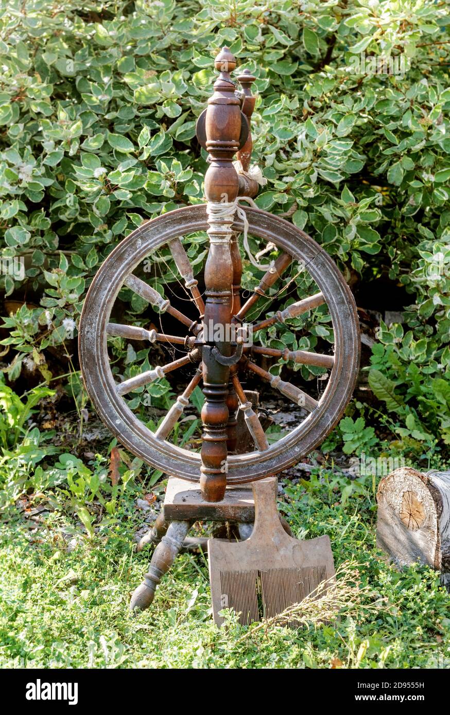 Wooden spinning wheel hires stock photography and images Alamy