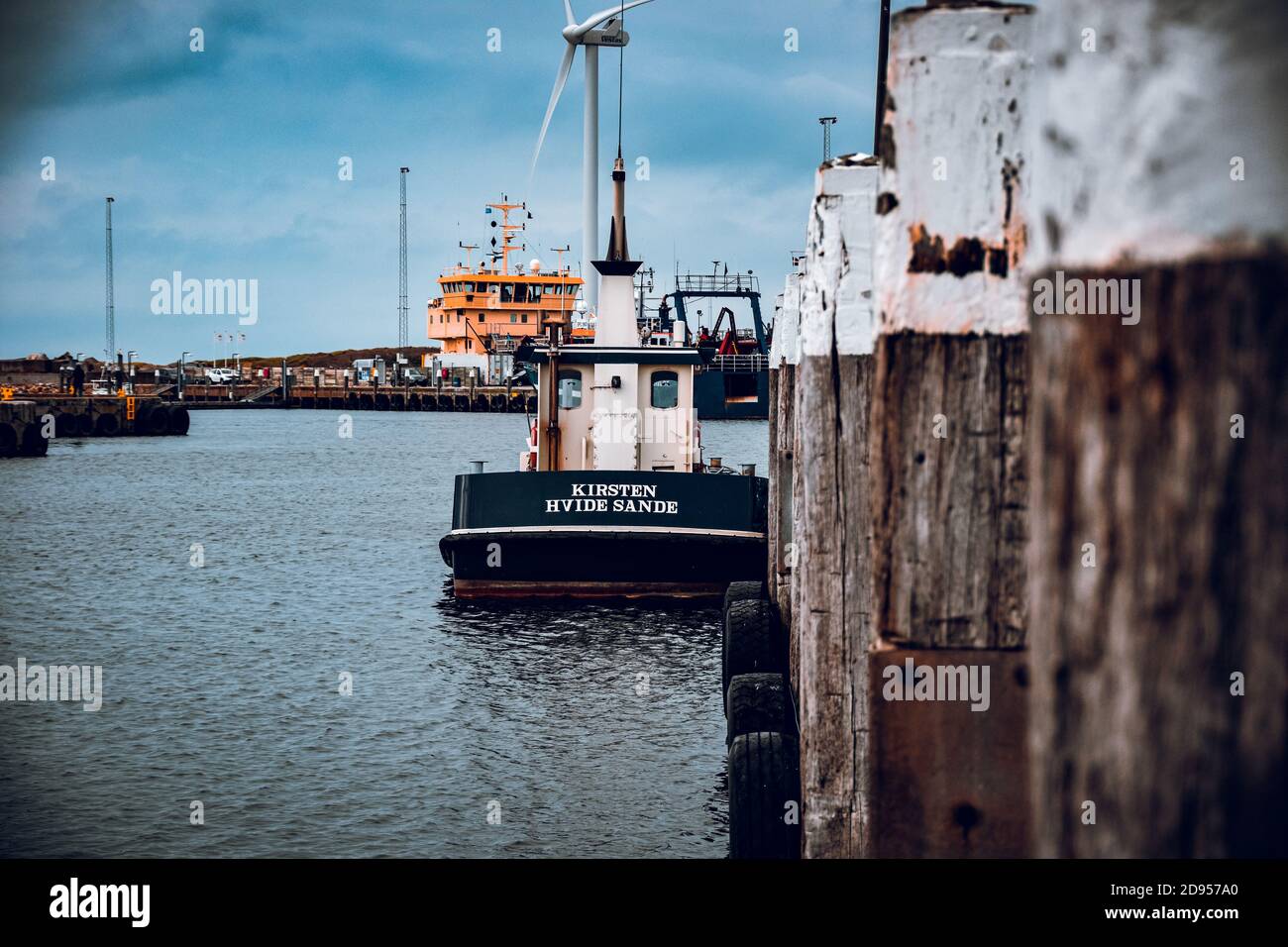 HVIDE SANDE, DENMARK - Oct 01, 2020: Ein Fischerboot in Hvide Sande an einem Pier in Daenemark. Stock Photo