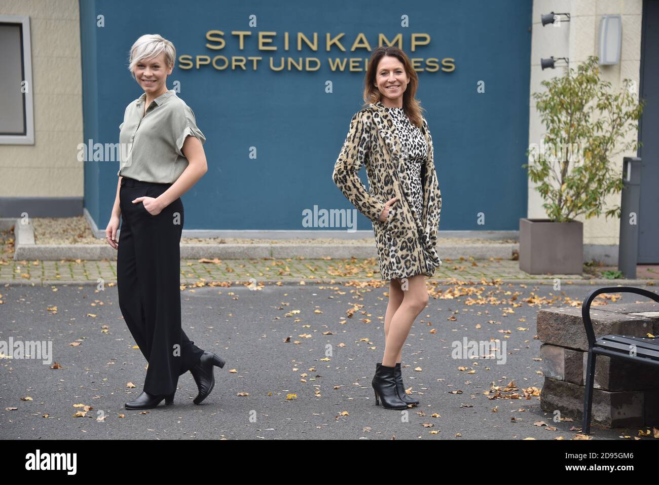 Cologne, Germany. 02nd Nov, 2020. Actress Jasmin Minz as daughter Kim, l-r, and Berrit Arnold as Daniela Bremer are the backdrop for the RTL series ' Alles was zählt ' and can be seen together in the series on 06.11.2020. Credit: Horst Galuschka/dpa/Horst Galuschka dpa/Alamy Live News Stock Photo