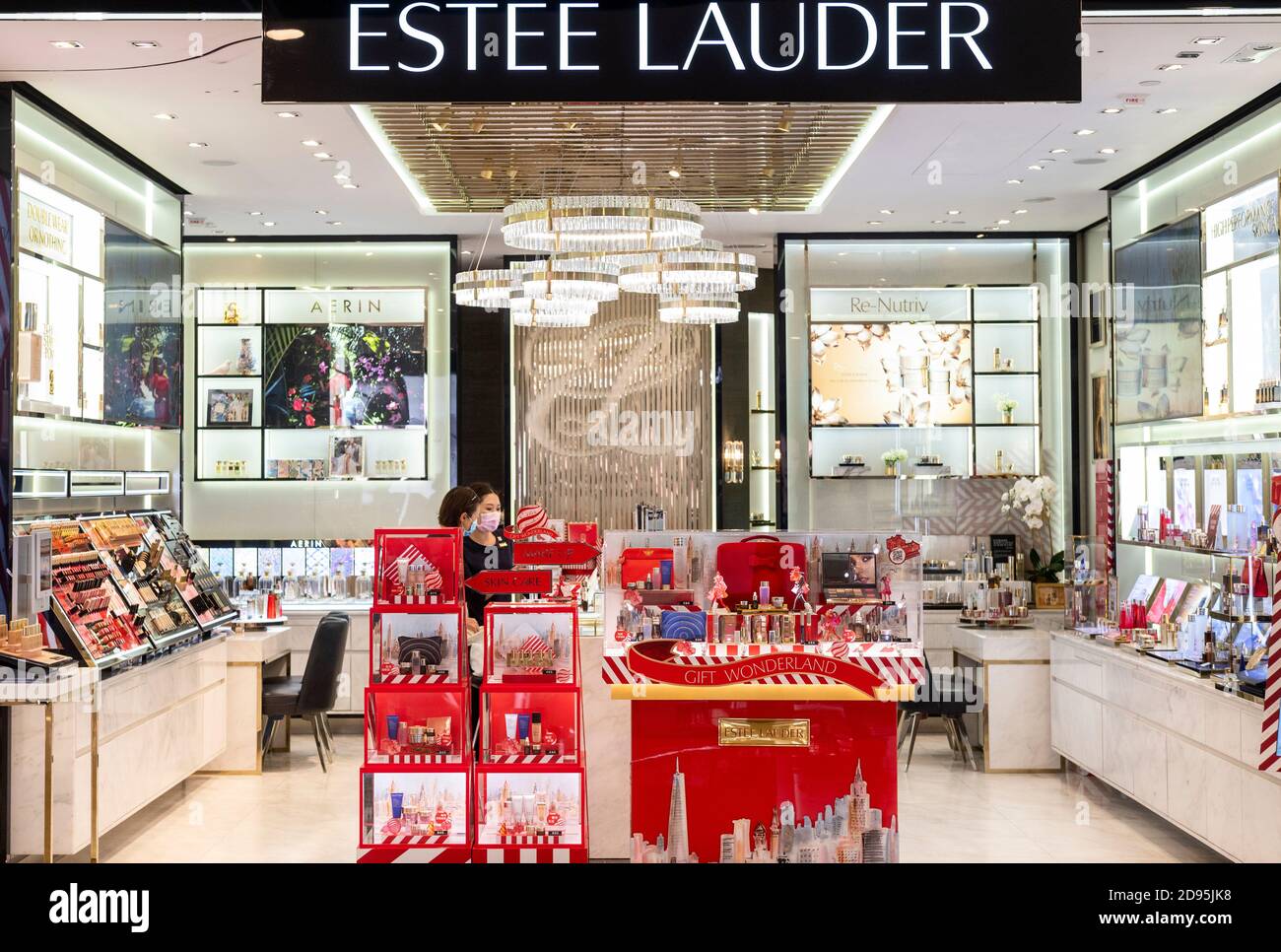 Estee lauder shop hi-res stock photography and images - Alamy