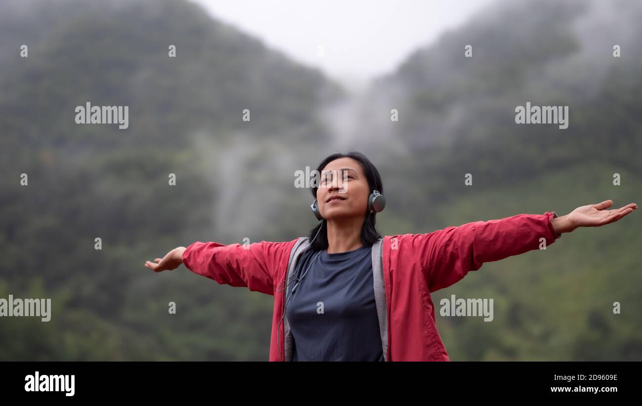 Asian girl Breathe in the fresh air on the mountain Stock Photo - Alamy