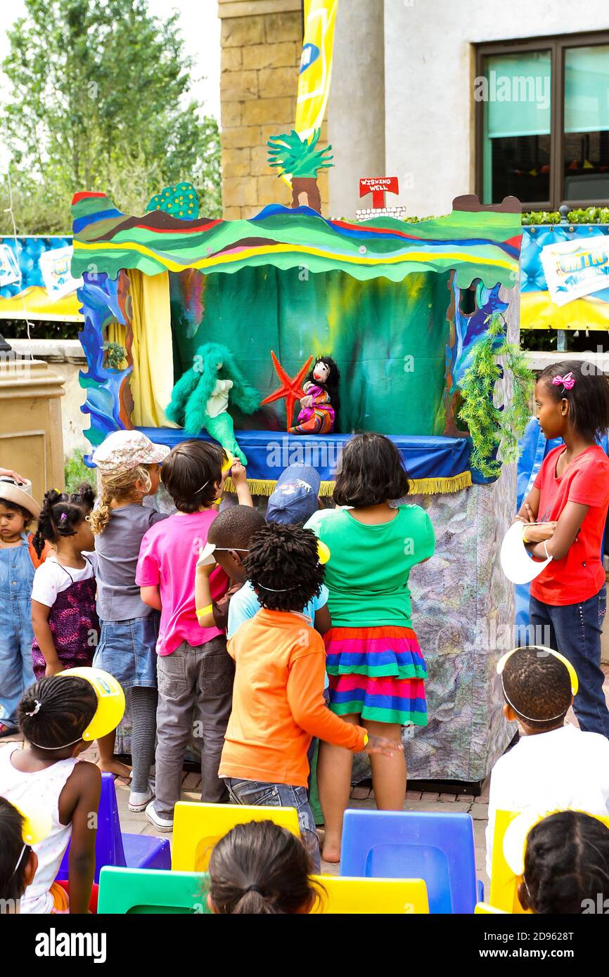 Outdoor childrens theatre puppet show hires stock photography and