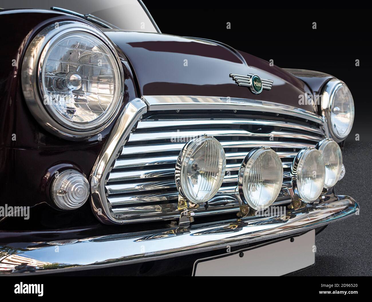 Chrome grill and headlights hi-res stock photography and images - Alamy