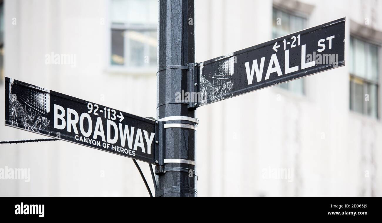 Wall street and broadway sign in New York Stock Photo Alamy