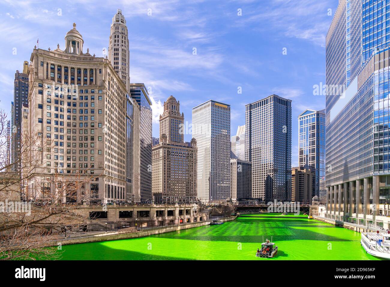 Chicago river green hi-res stock photography and images - Alamy