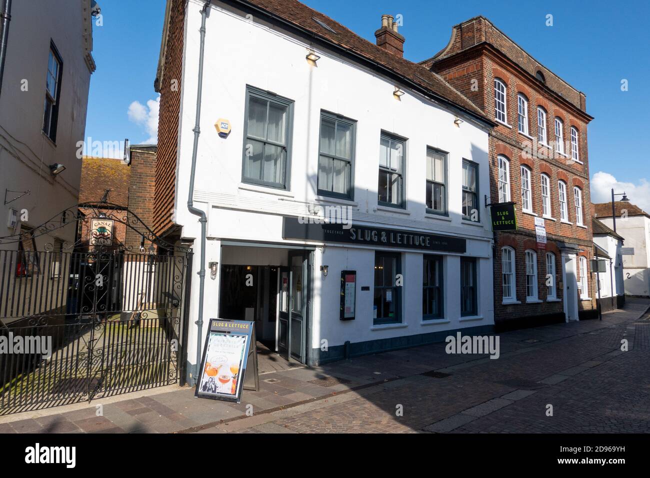 Slug lettuce pub hires stock photography and images Alamy