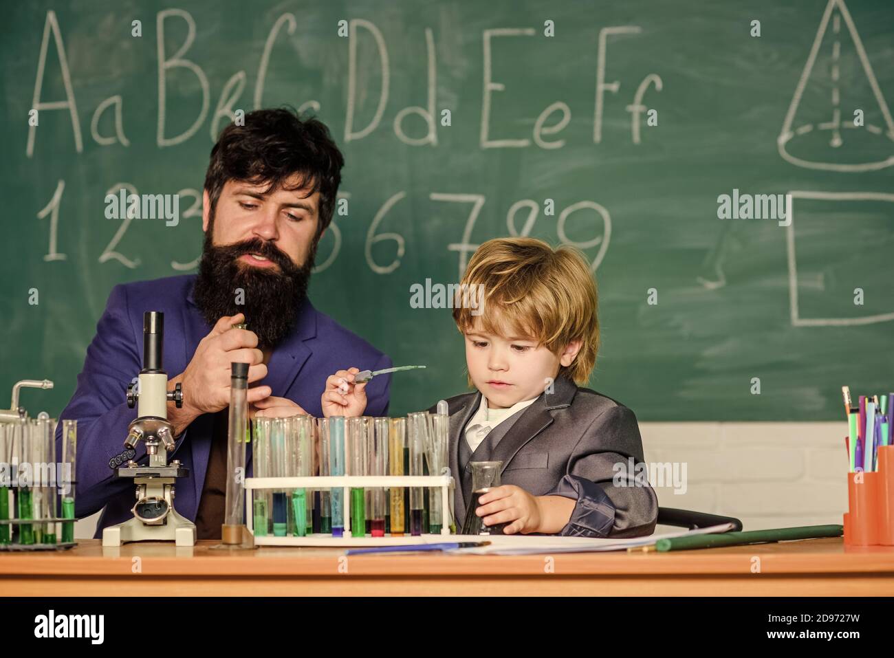 Ребенок ученый. Отец с сыном наука. Отец науки. Его отец был ученым