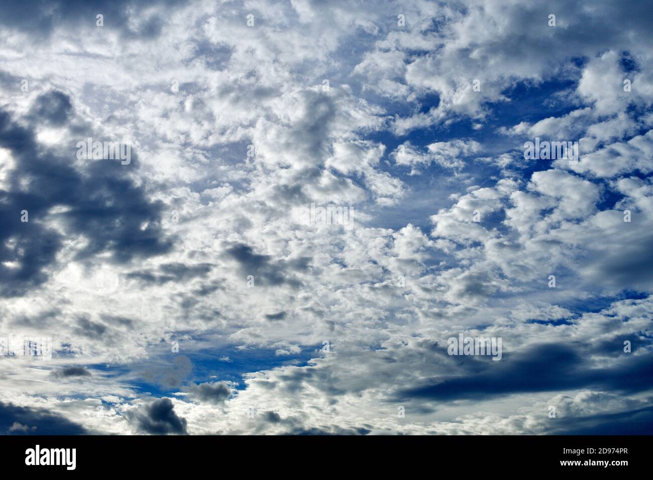 Blue sky with white and grey cloud formation Stock Photo - Alamy