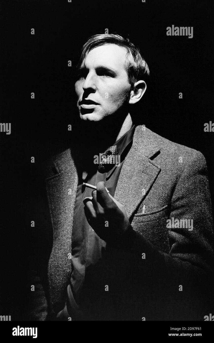 Mark Wing-Davey (W.H. Auden) in THE DOUBLE MAN by Ed Thomason at the Bush Theatre, London W12  13/09/1982  design: Grant Hicks  director: Simon Stokes Stock Photo