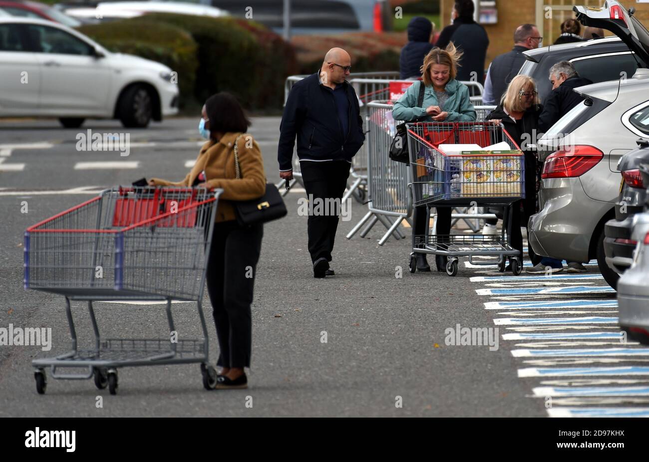 Lakeside Essex, UK. 3rd Nov, 2020. Last minute shoppers before lockdown