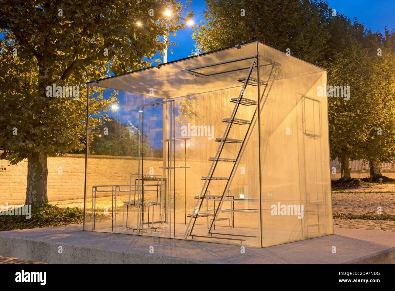 '''''Gimme Shelter'' oeuvre de l'artiste Nathalie Talec (associee a l'architecte A. Nossovski et au designer S. Dwernicki), installe devant la Cite Stock Photo