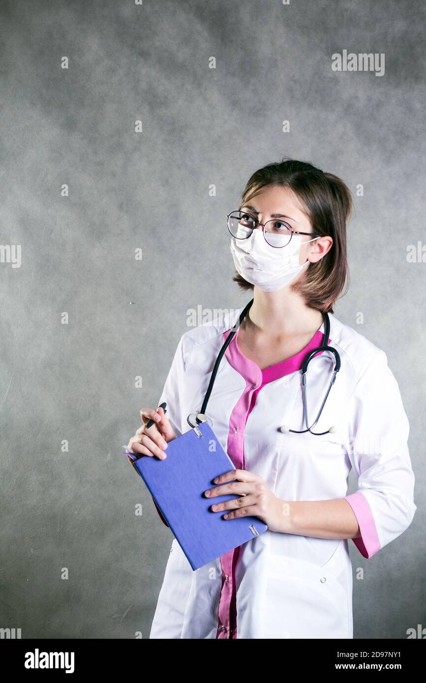 Hospital gown woman hi-res stock photography and images - Alamy