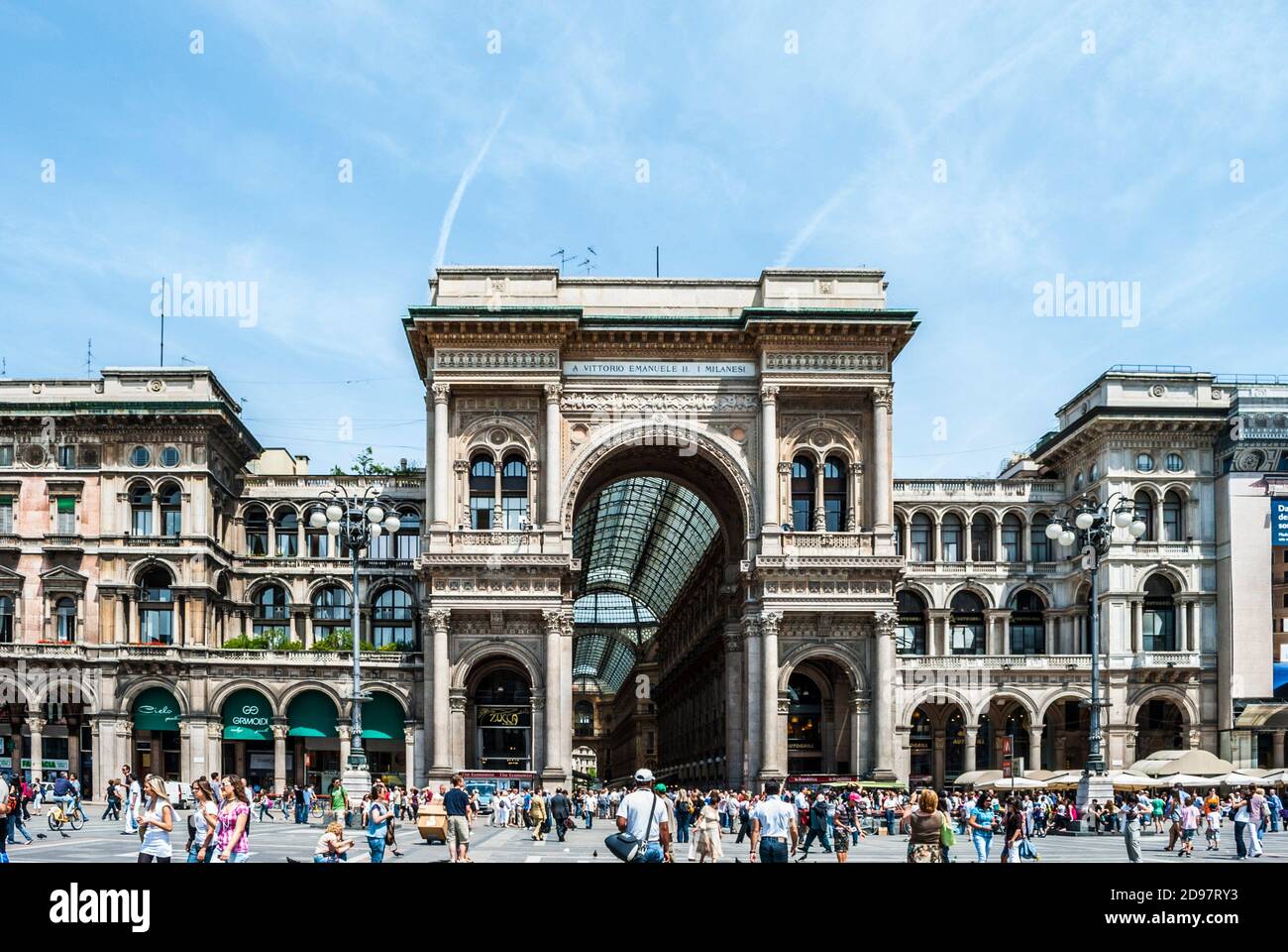 Piazza del duomo with galleria vittorio emanuele ii shopping arcade hi ...