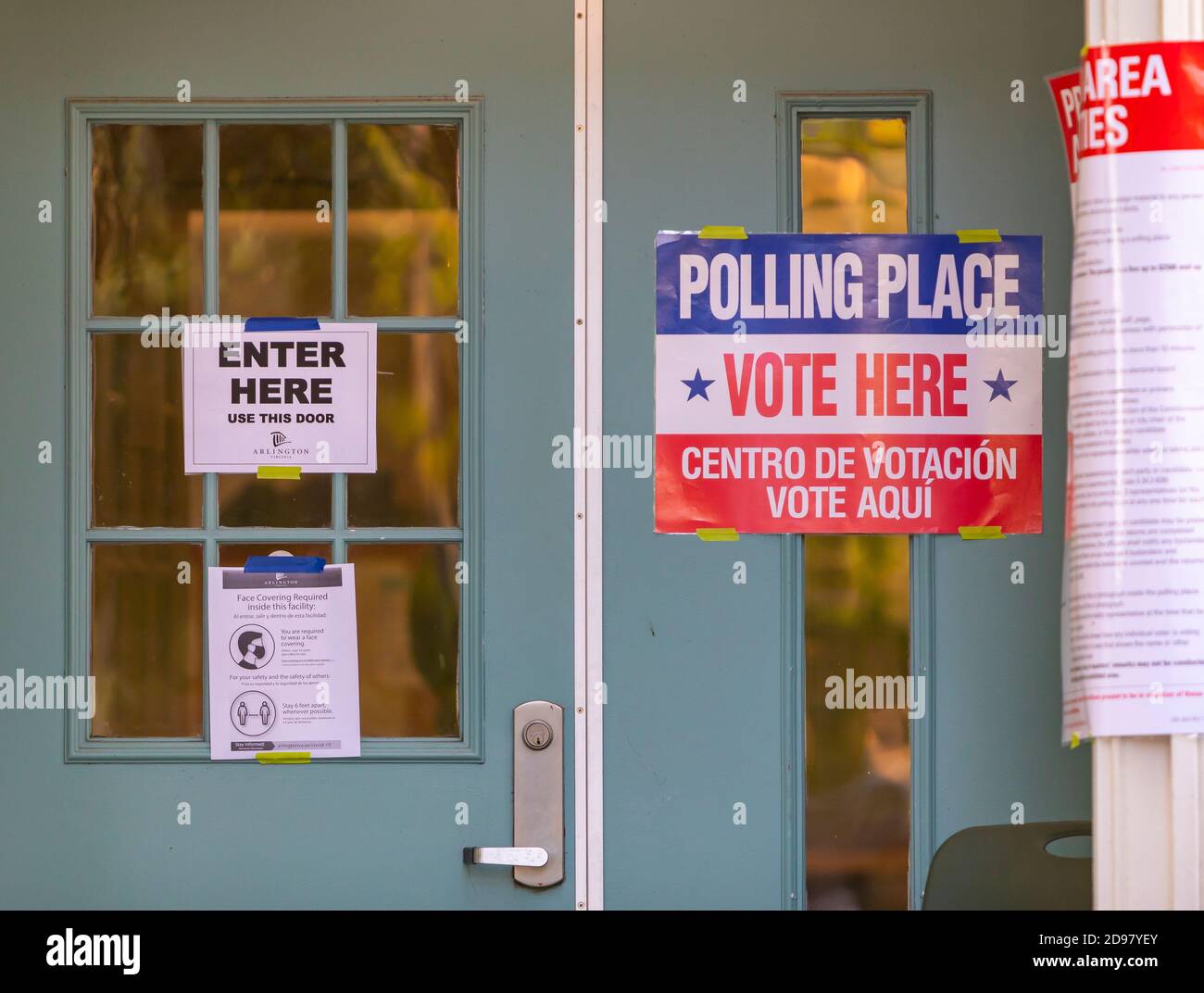 ARLINGTON, VIRGINIA, USA, NOVEMBER 3, 2020 - Signs on polling place door during voting on presidential election day in northern Virginia. Credit: ©Rob Crandall/Alamy Live News Stock Photo