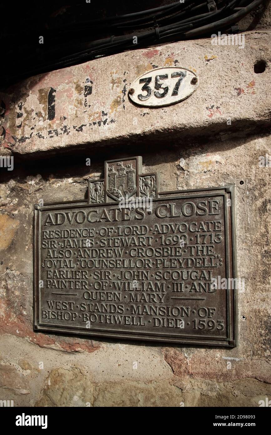 Information plaque and old painted advertising sign at Advocate's Close off the Royal Mile, Edinburgh, Scotland. Stock Photo