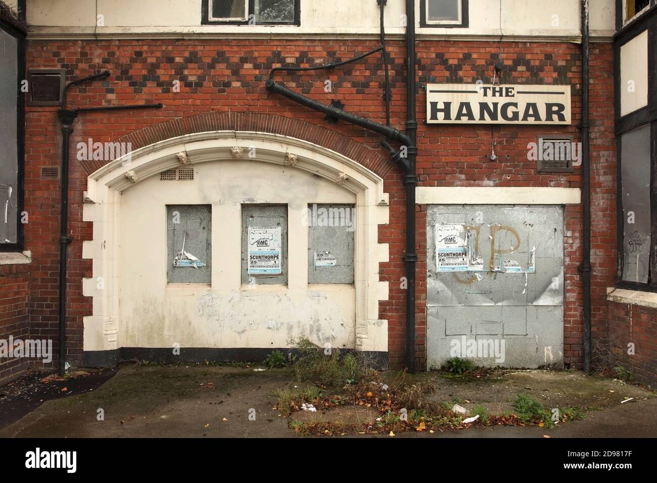 Side of the now-closed Crosby public house/hotel (built 1910) and Hangar nightclub, Scunthorpe, UK. Stock Photo